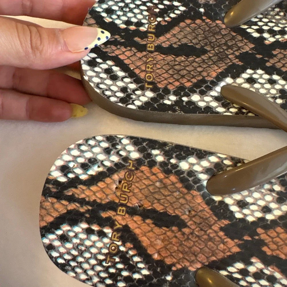 Tory Burch Snakeskin Print Flip Flop Sandals Brown Olive Green Logo Medallion